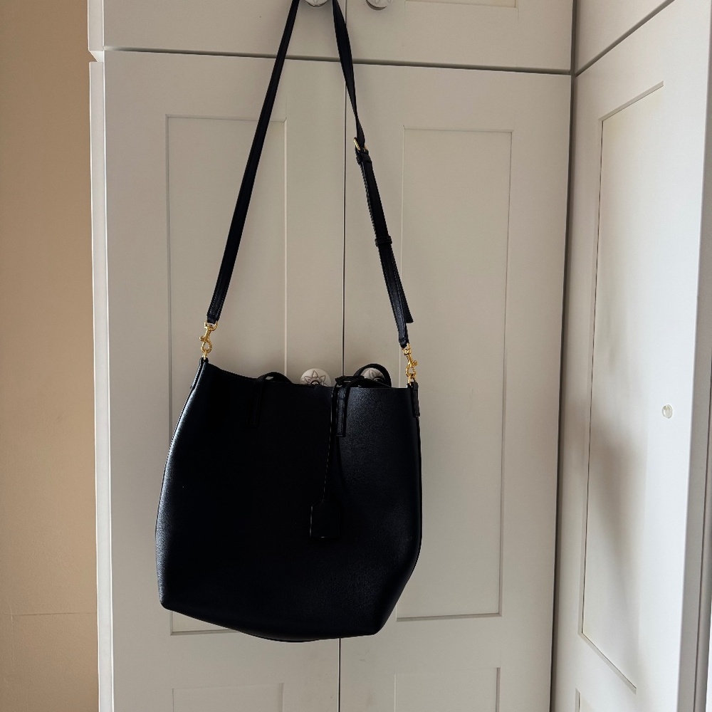 AUTHENTIC SAINT  LAURENT TOY TOTE/ BLACK LIKE NEW
